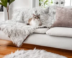 Anti-Scratch & Waterproof Throw Blanket For Cats